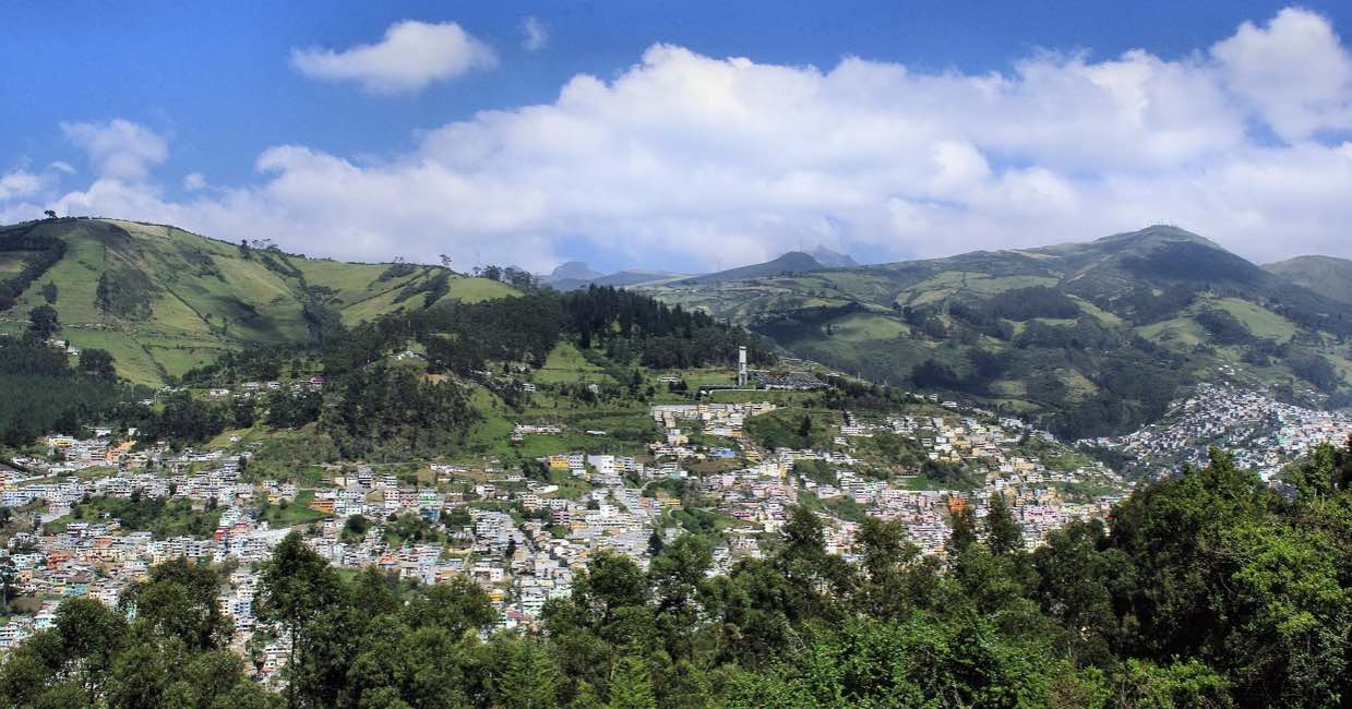 opt_ecuador-g11af2ae27_1920 quito hills